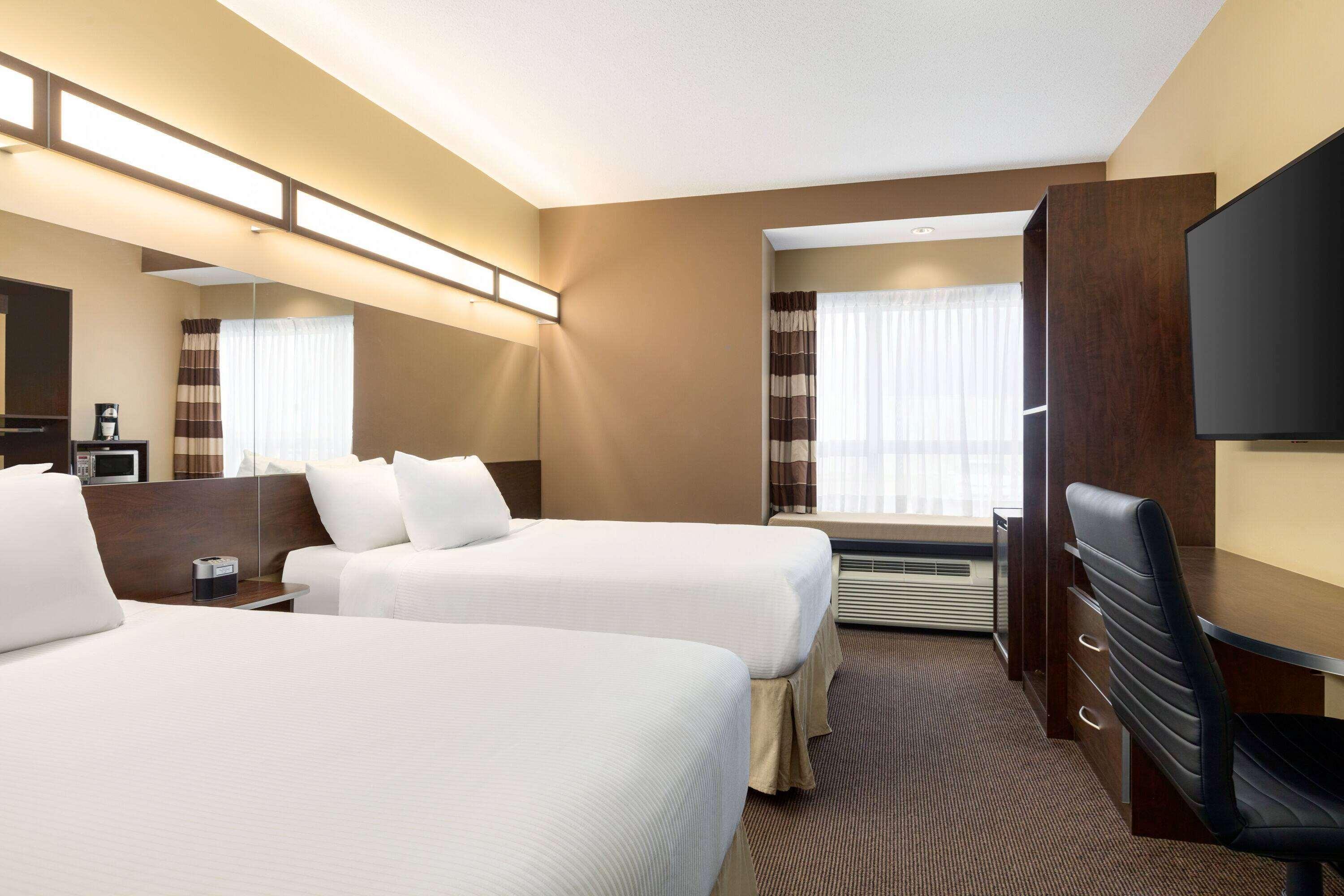 Microtel Inn & Suites By Wyndham Estevan Luaran gambar