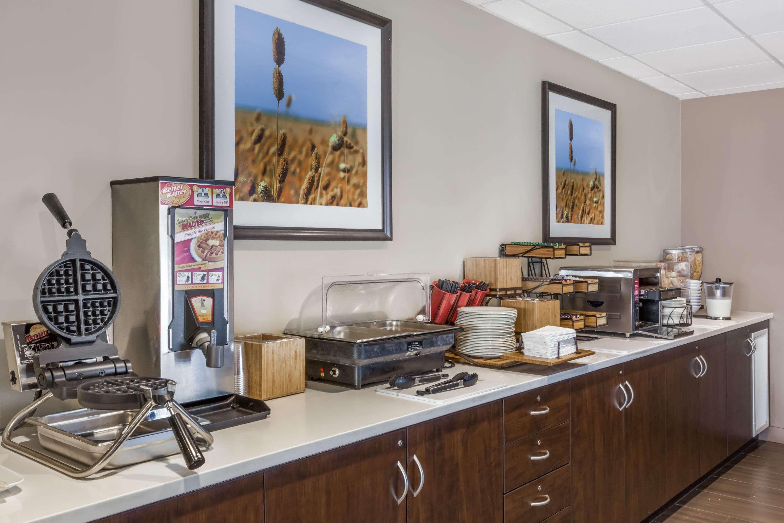 Microtel Inn & Suites By Wyndham Estevan Luaran gambar
