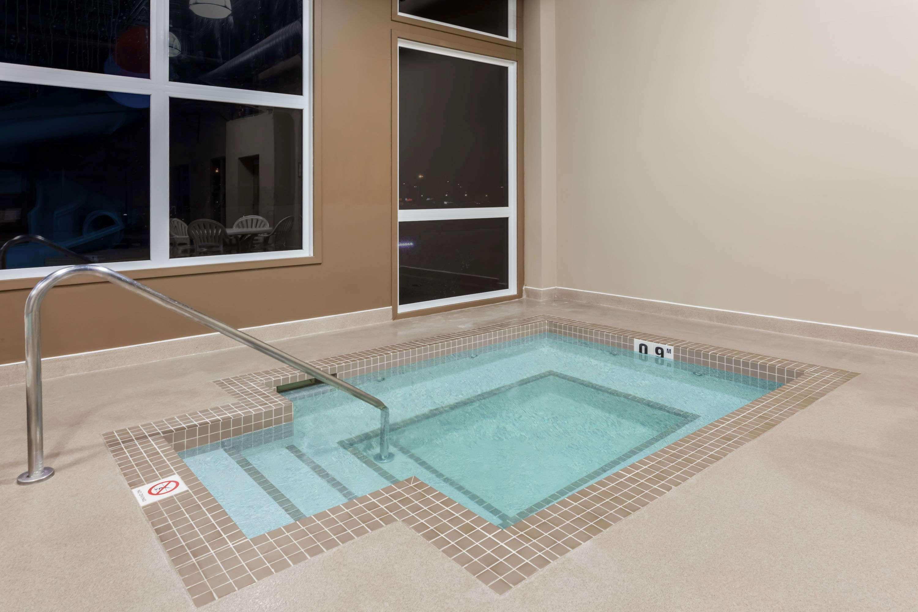 Microtel Inn & Suites By Wyndham Estevan Luaran gambar