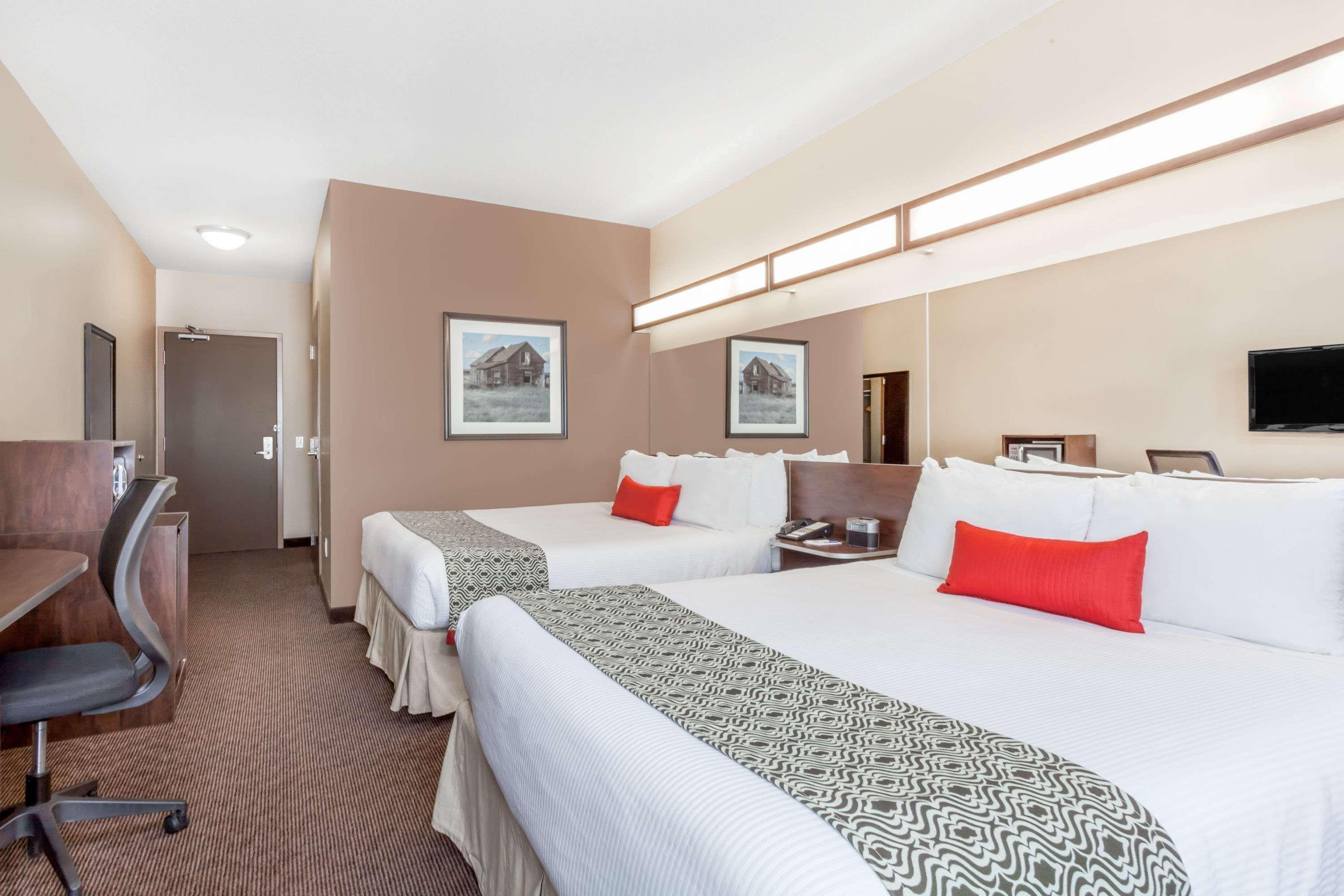 Microtel Inn & Suites By Wyndham Estevan Luaran gambar