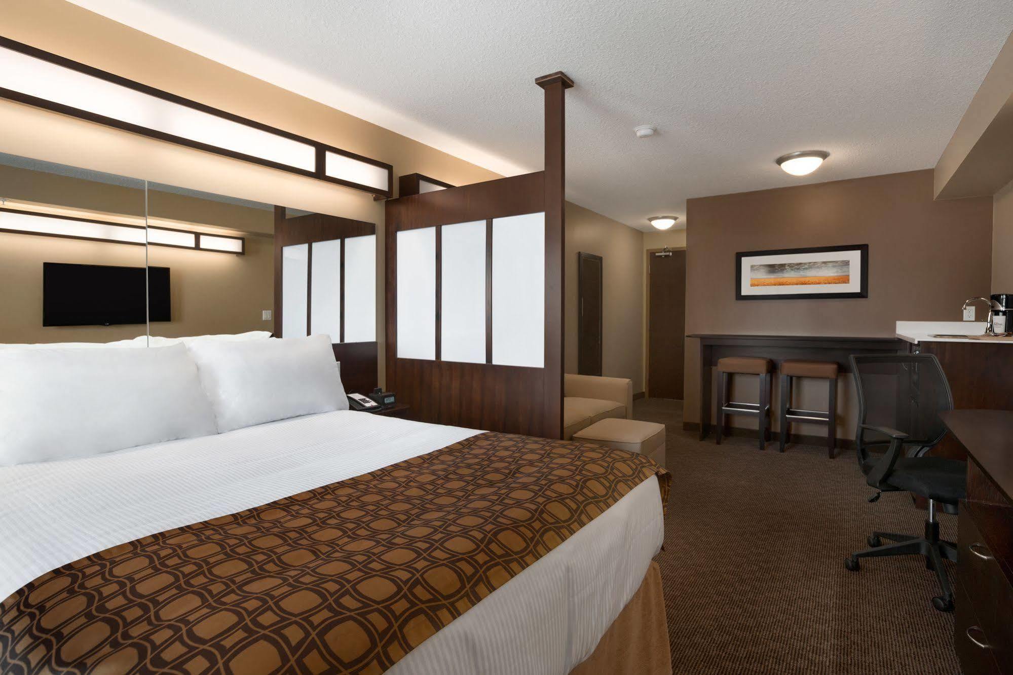 Microtel Inn & Suites By Wyndham Estevan Luaran gambar