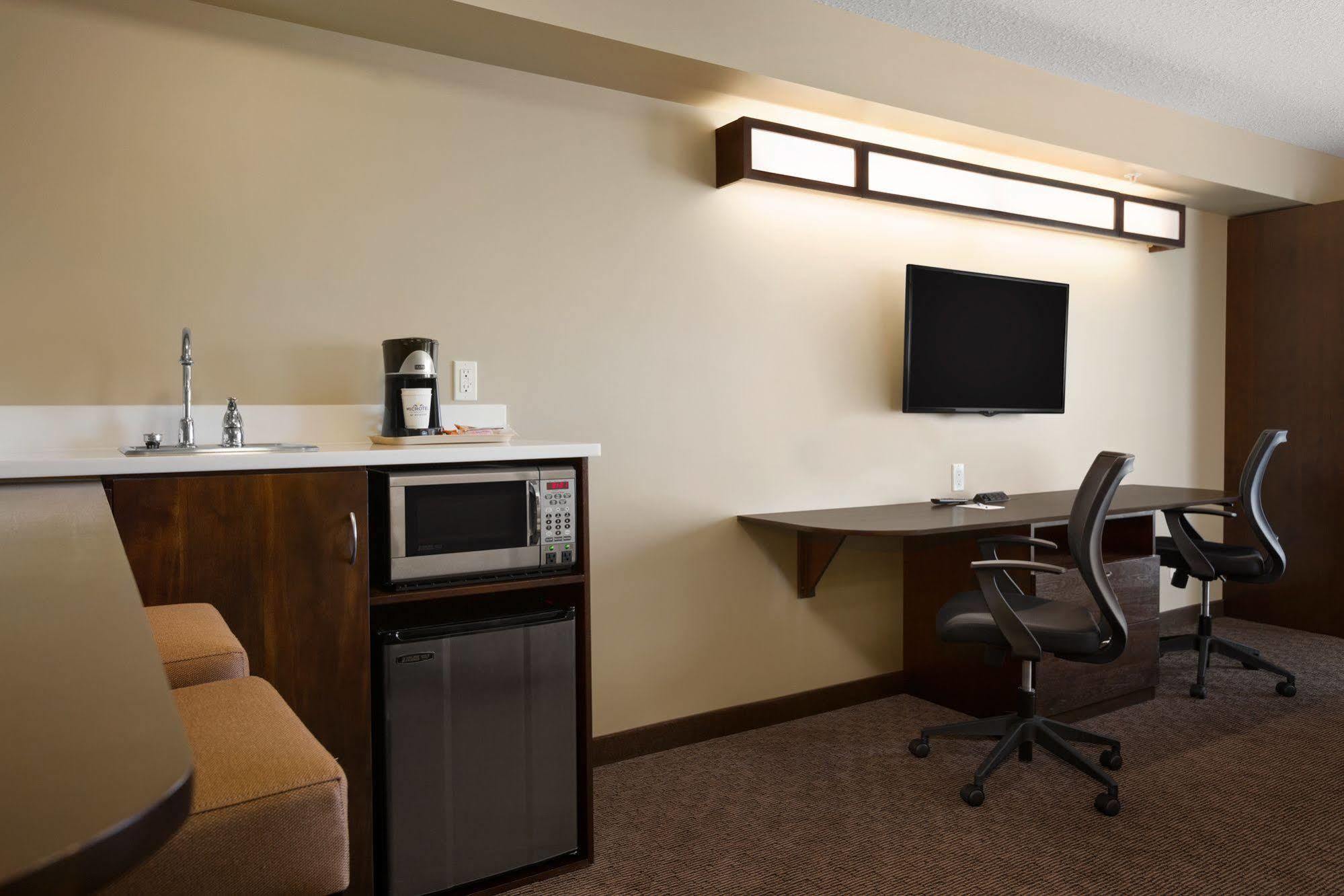 Microtel Inn & Suites By Wyndham Estevan Luaran gambar